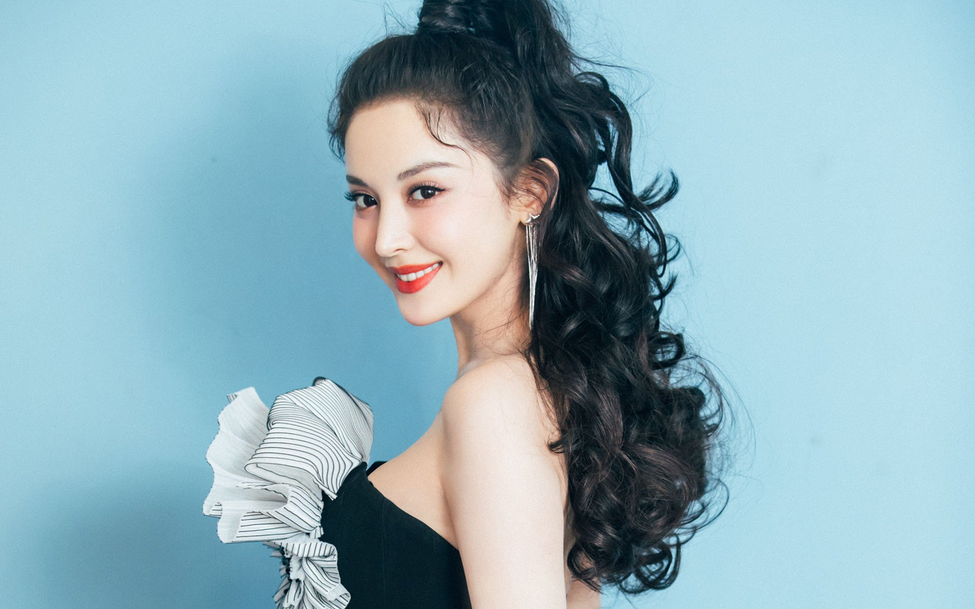 “策略高手：幕后布控的智谋比拼”