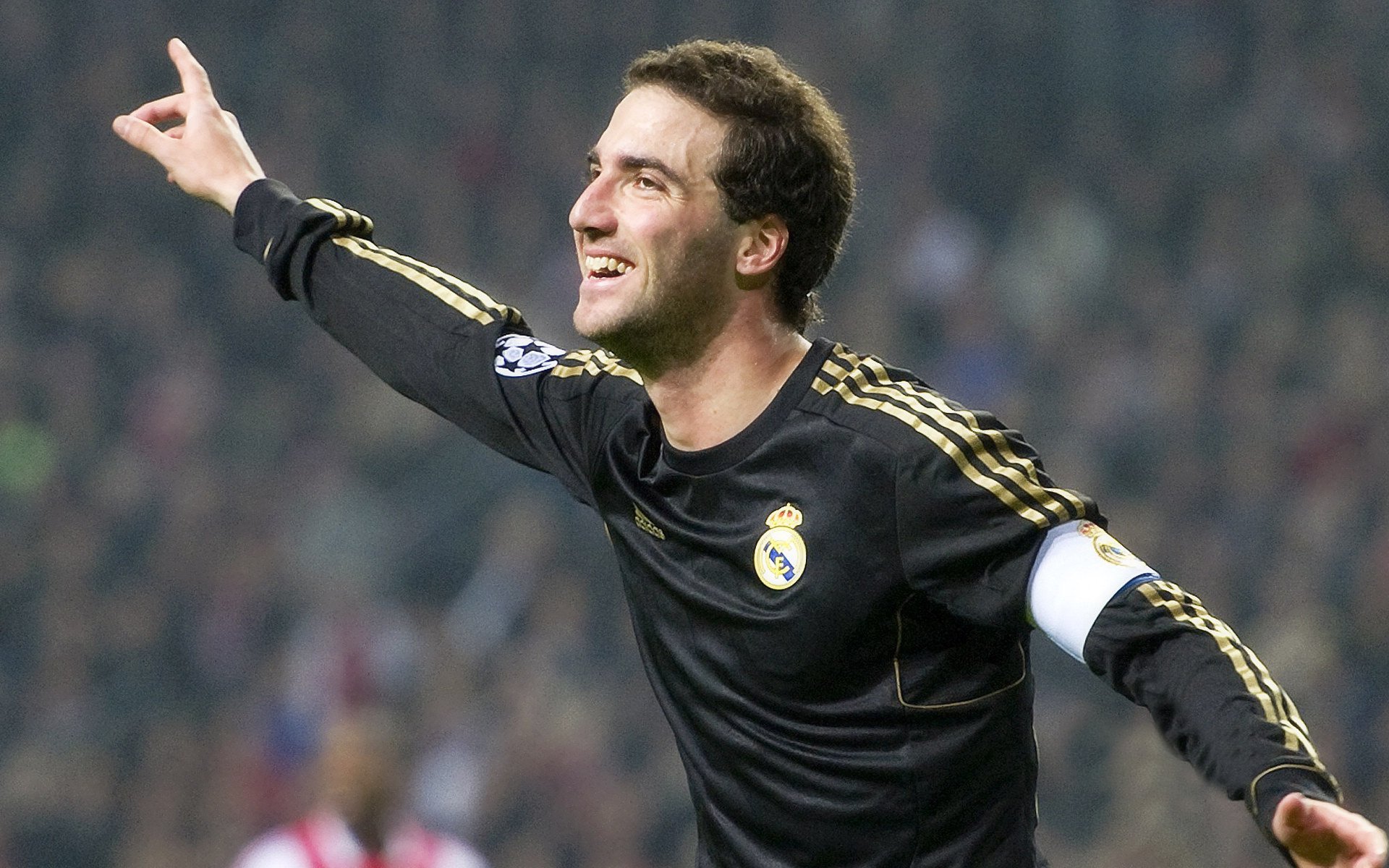 “英超大戏持续,争冠队伍步步为营”,英超球队能争取哪些冠军